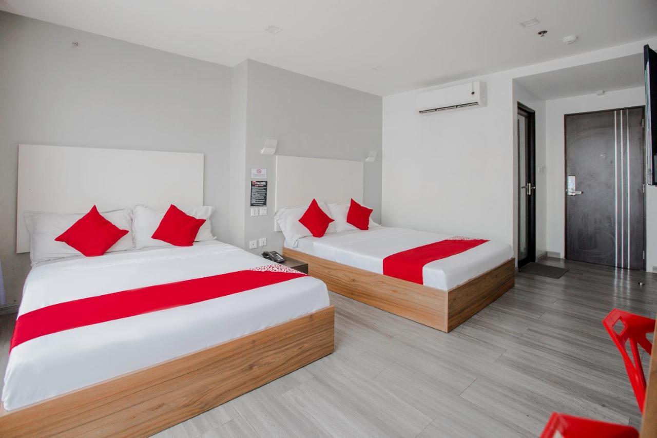 קואזון סיטי Oyo 666 Mc Hotel Fairview מראה חיצוני תמונה