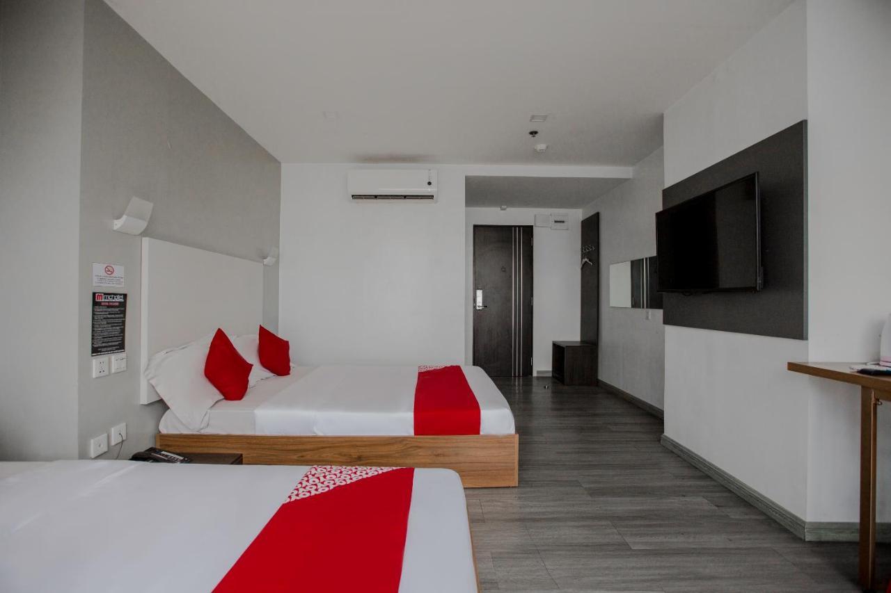 קואזון סיטי Oyo 666 Mc Hotel Fairview מראה חיצוני תמונה