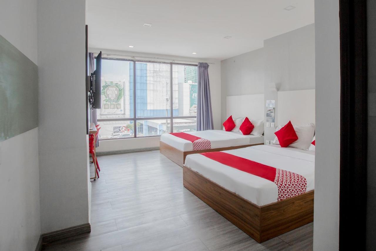 קואזון סיטי Oyo 666 Mc Hotel Fairview מראה חיצוני תמונה