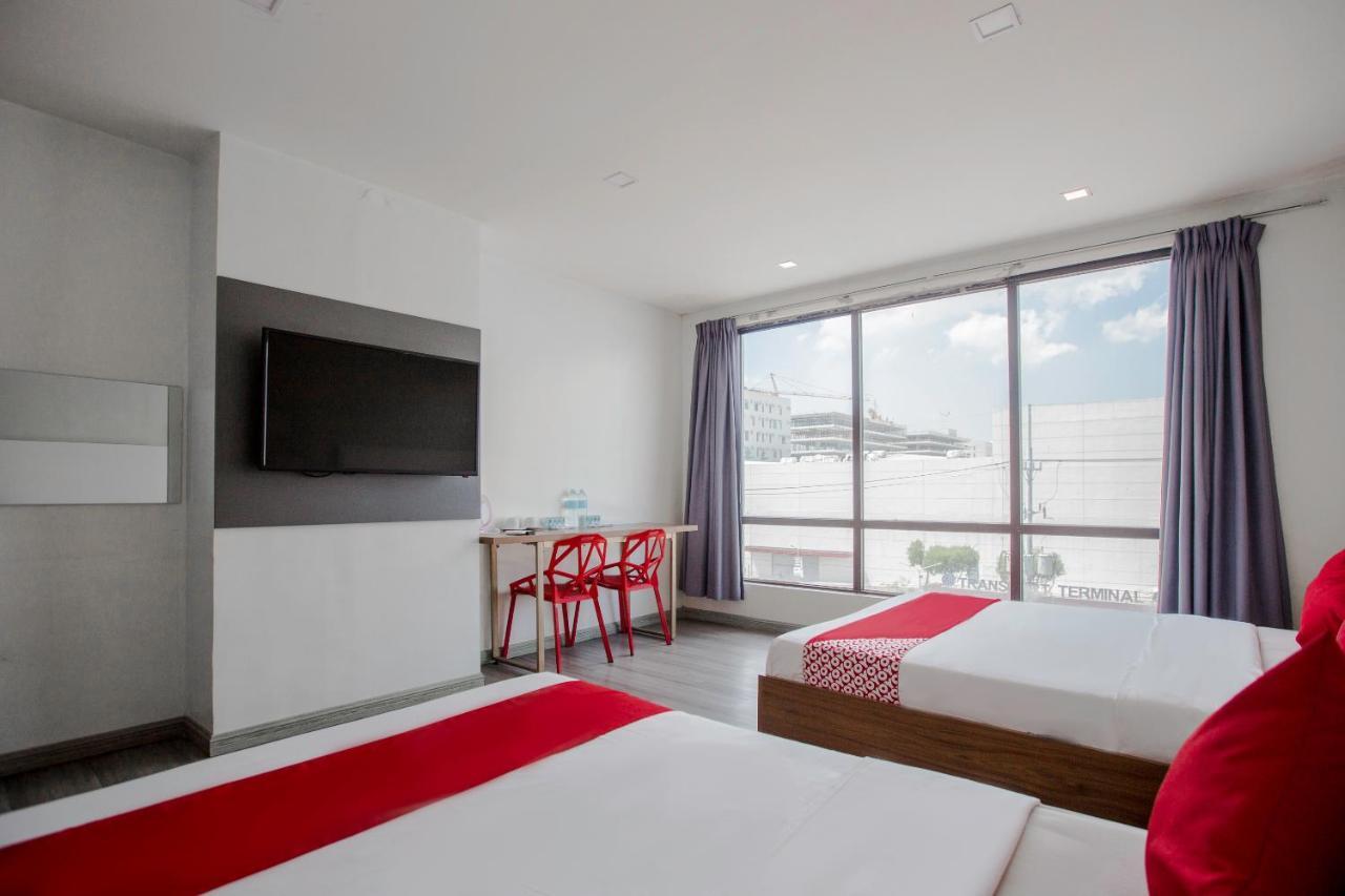 קואזון סיטי Oyo 666 Mc Hotel Fairview מראה חיצוני תמונה