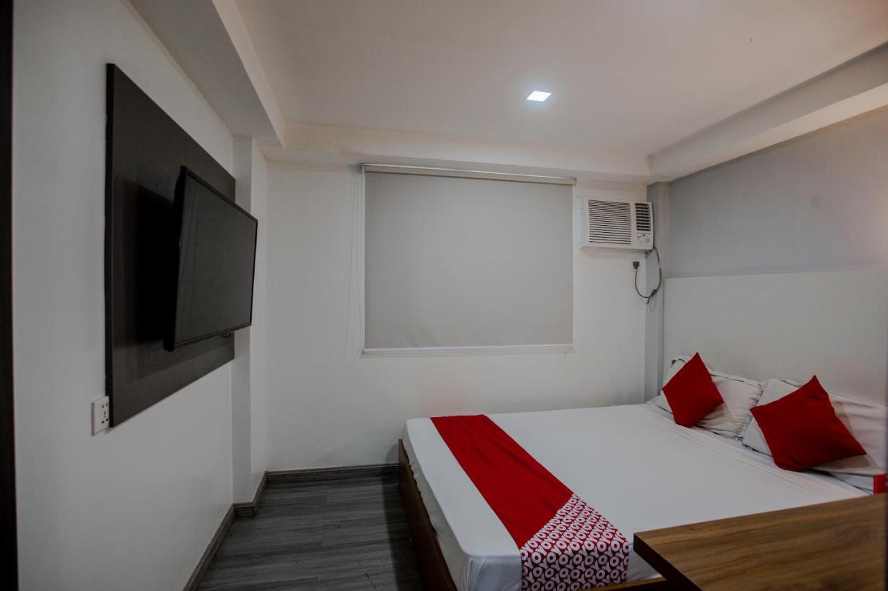 קואזון סיטי Oyo 666 Mc Hotel Fairview מראה חיצוני תמונה