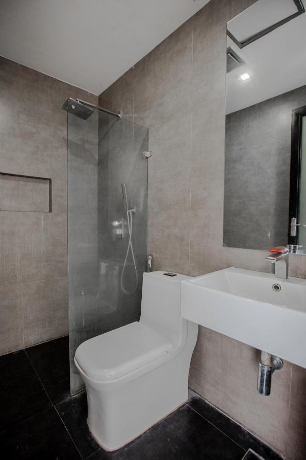 קואזון סיטי Oyo 666 Mc Hotel Fairview מראה חיצוני תמונה