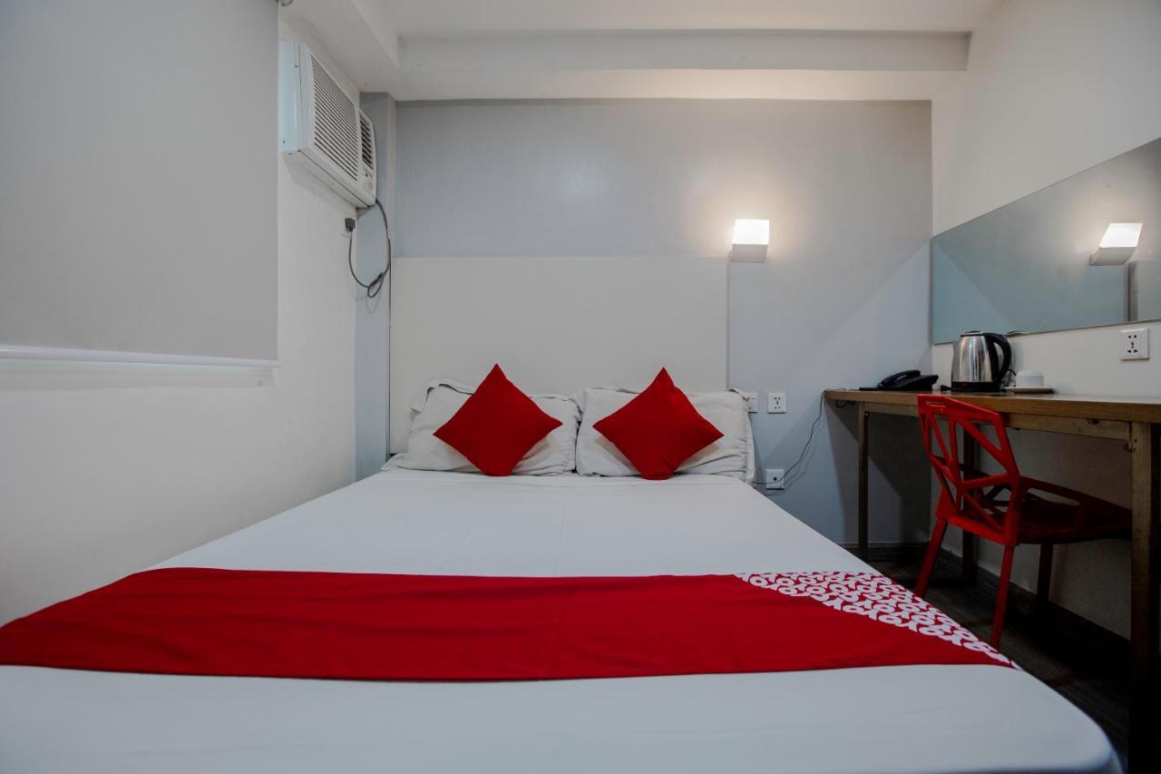 קואזון סיטי Oyo 666 Mc Hotel Fairview מראה חיצוני תמונה