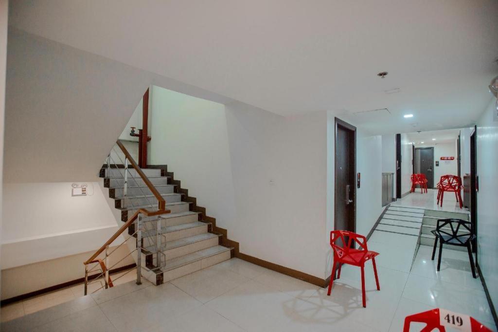 קואזון סיטי Oyo 666 Mc Hotel Fairview מראה חיצוני תמונה